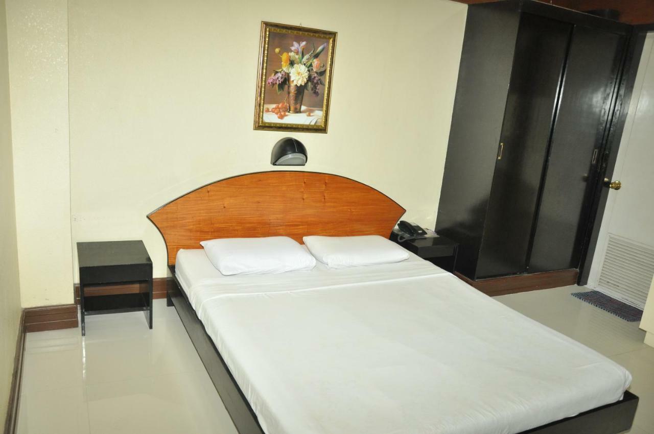 Paragon Suites Cebu Exterior foto